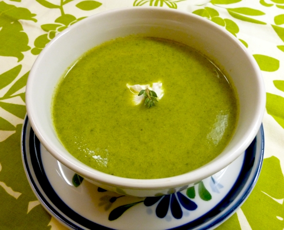 The beautiful green color of this soup just makes me happy.